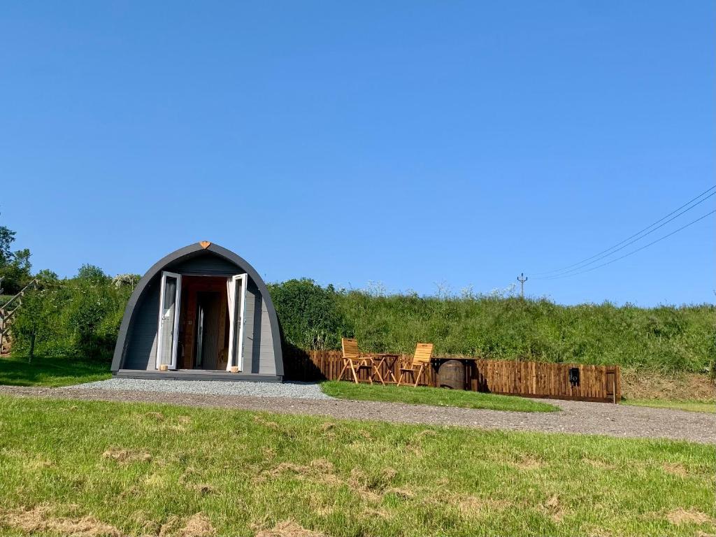 Сад в Waterpump Pod for 2 adults with ensuite in the Suffolk Countryside