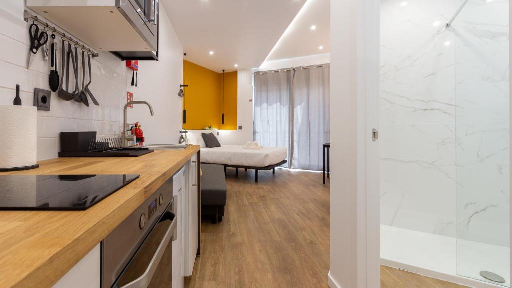 The Jolie - Apartments by the Ocean, with Free Parking - Studio