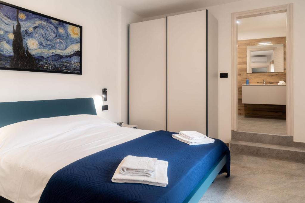 Postel nebo postele na pokoji v ubytování Corte Masnate "Blu" - Lenno by LoveComo