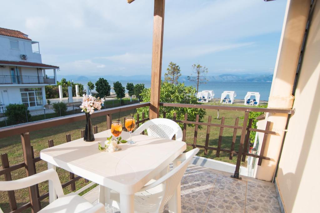 Sandy Beach Houses - Sea View - One-Bedroom House 1st Floor