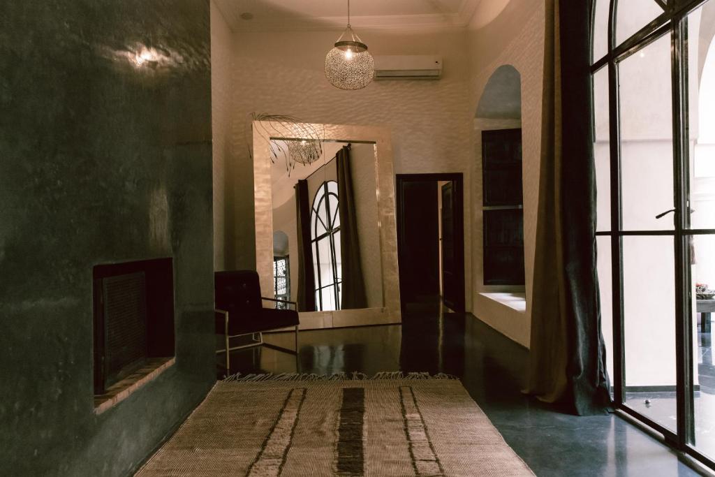 a hallway with a mirror and a rug at Riad K in Marrakesh