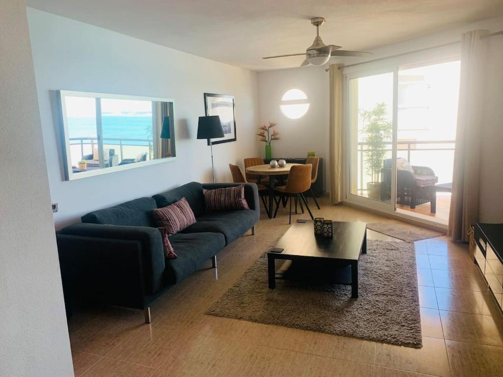 Posezení v ubytování LMHA 15 DPMT modern 2 bedroom,1 bathroom overlooking the Mediterranean, La Manga