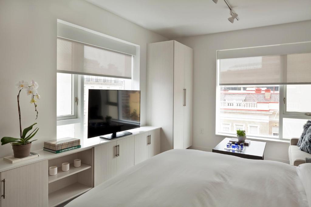 TV a/nebo společenská místnost v ubytování Placemakr Dupont Circle