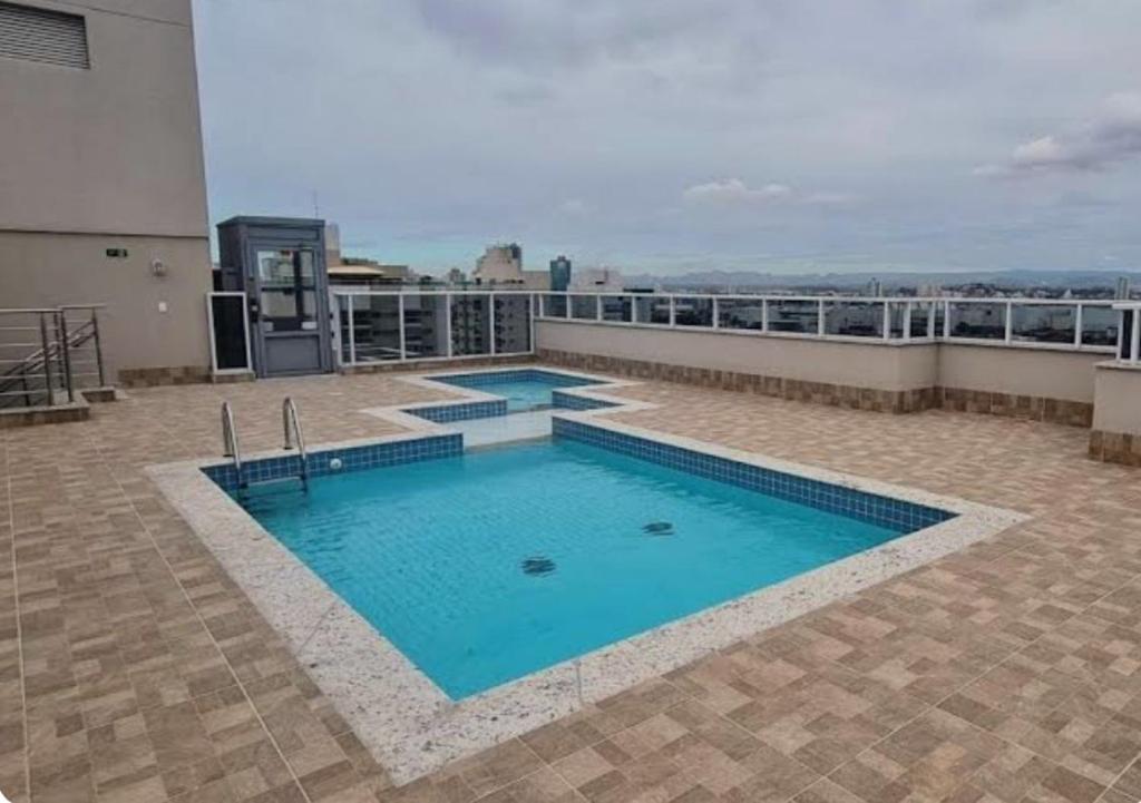 a swimming pool on the roof of a building at Temporada 203 in Vitória
