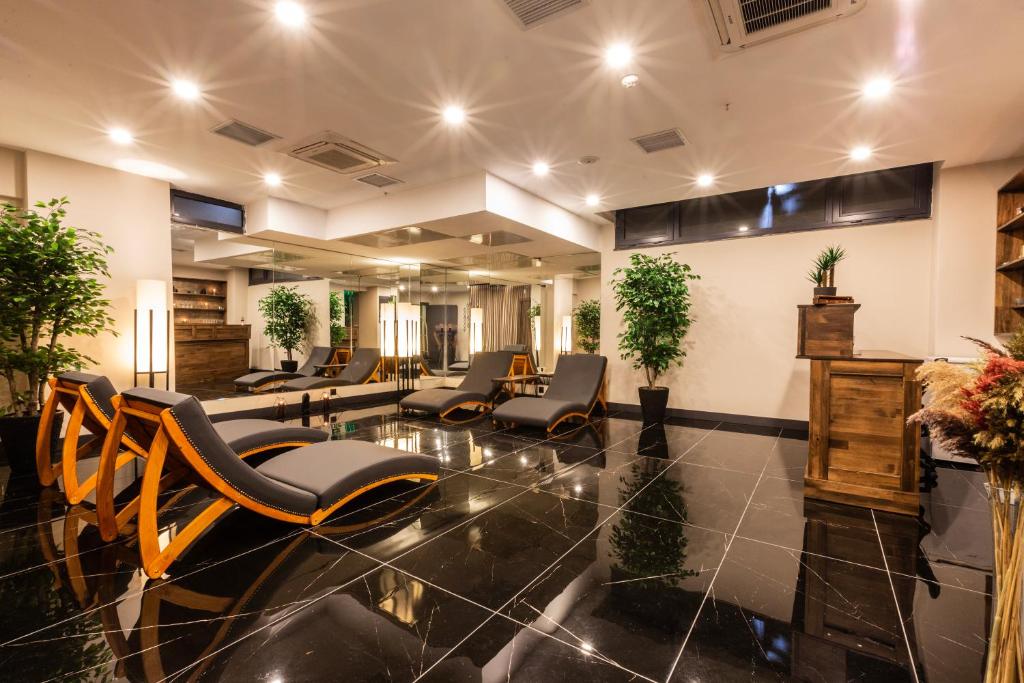 A seating area at Kuhla Hotel