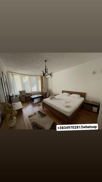 Postel nebo postele na pokoji v ubytování Deni house