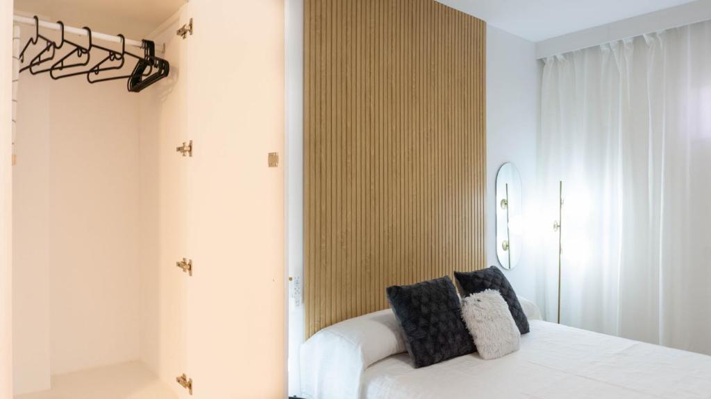 Posteľ alebo postele v izbe v ubytovaní Pizarro Apartment Malaga