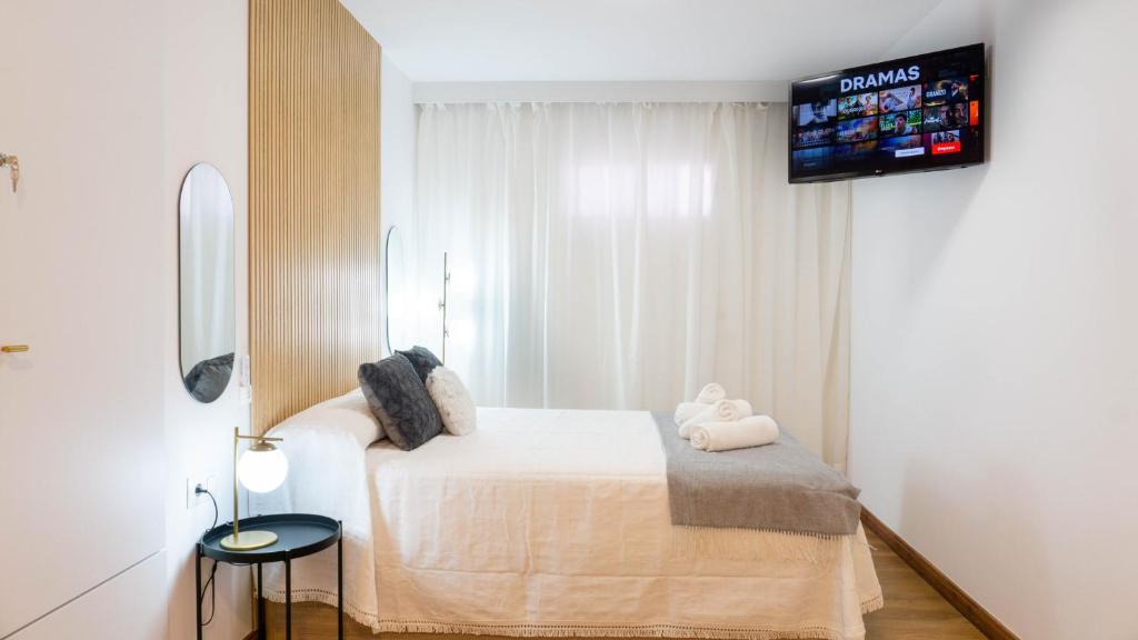 Posteľ alebo postele v izbe v ubytovaní Pizarro Apartment Malaga