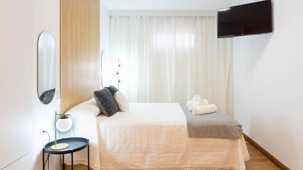Posteľ alebo postele v izbe v ubytovaní Pizarro Apartment Malaga
