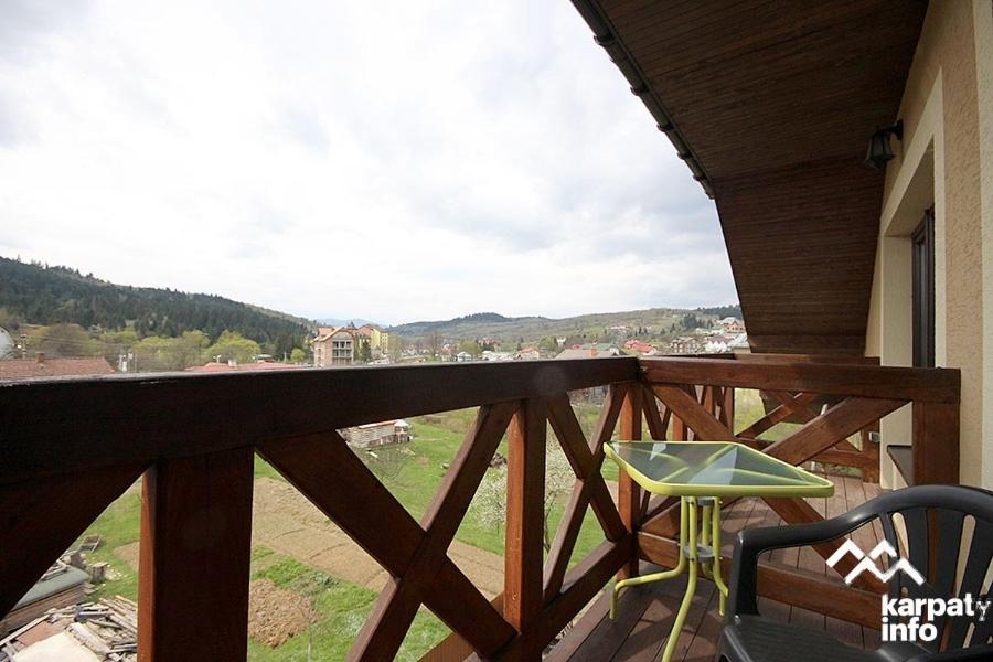Nespecifikovaný výhled na hory nebo výhled na hory při pohledu z aparthotelu