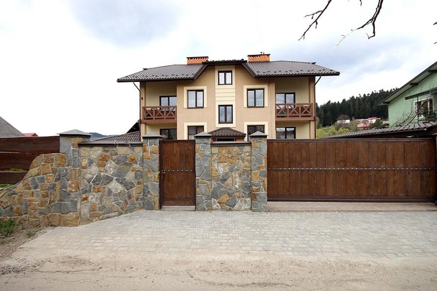 Budova, kde se aparthotel nachází