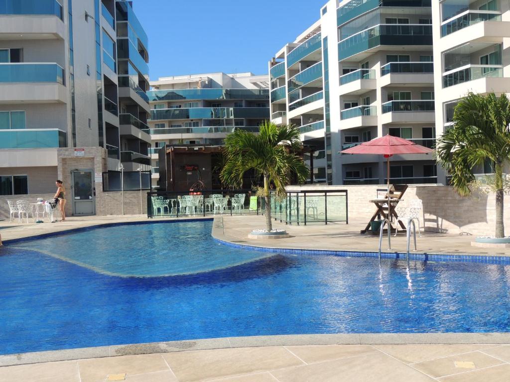 สระว่ายน้ำที่อยู่ใกล้ ๆ หรือใน Apartamento Luxo em Arraial do Cabo- RJ