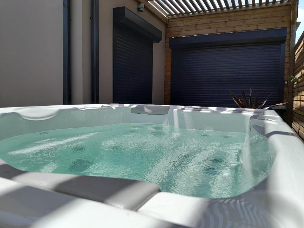 Fotografie z fotogalerie ubytování Villa Pheron - De standing - Jacuzzi 5 Personnes v destinaci Baie-Mahault