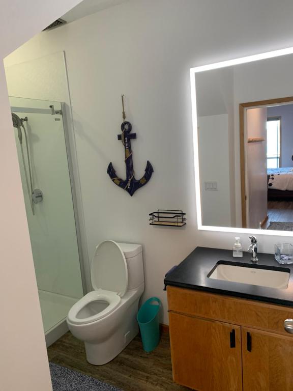 Earls Cove Orca View crews quarters - Housity