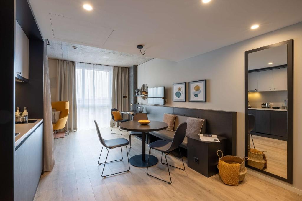 Posezení v ubytování Radisson Hotel & Suites Zurich