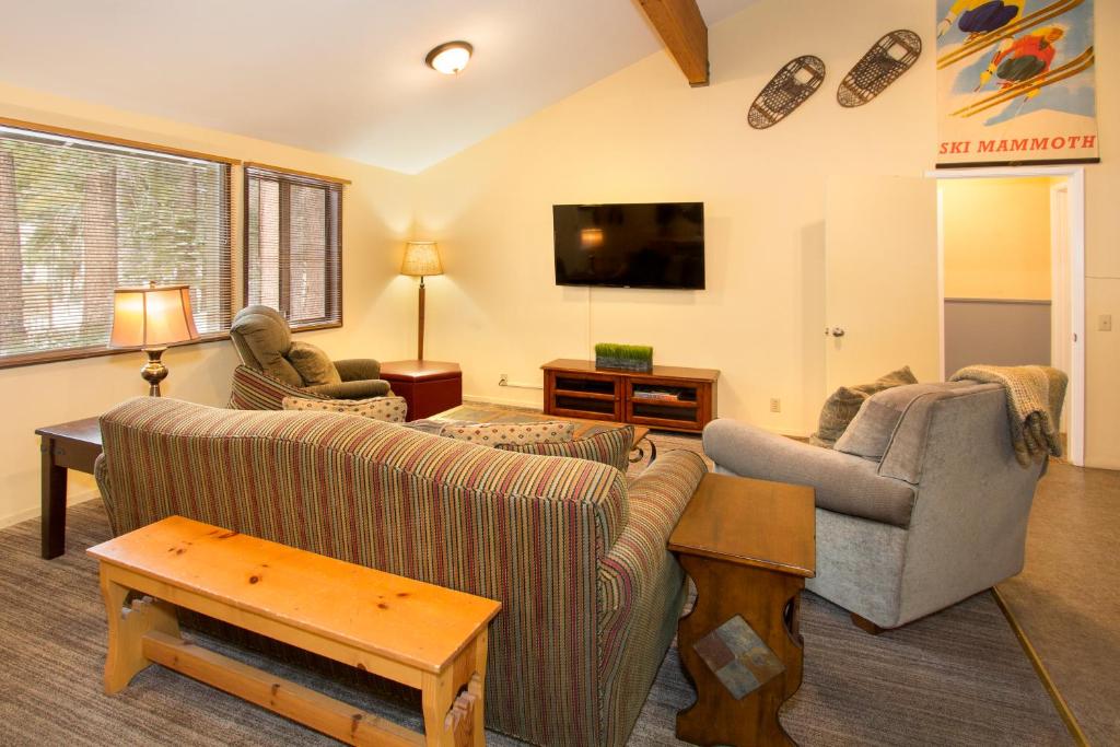 Holiday Haus - Two-Bedroom Chalet