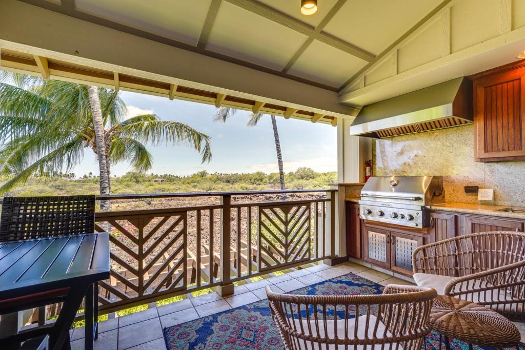 Kuchyň nebo kuchyňský kout v ubytování Luxe Maunalani Resort Condo with Pool and Beach Access
