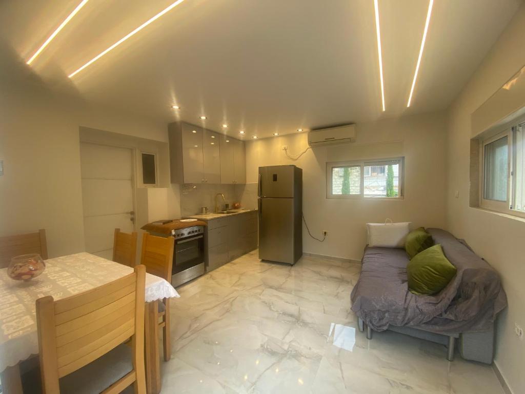 a kitchen with a bed and a table in a room at בית נופש בוטיק - Boutique holiday home in Bayit Wegan