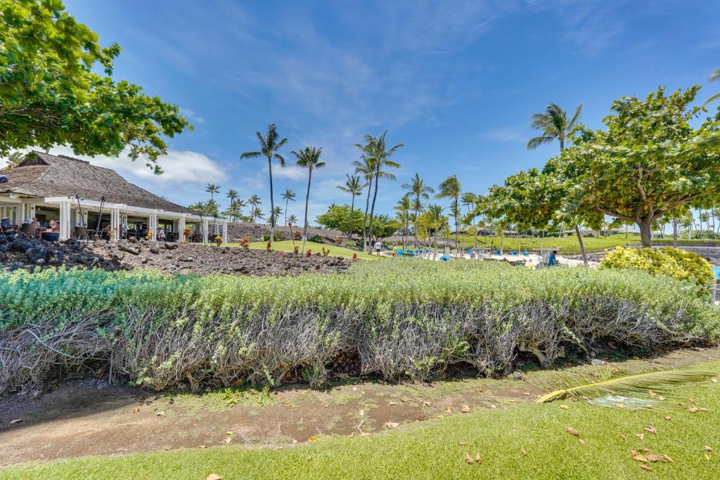 Zahrada ubytování Luxe Maunalani Resort Condo with Pool and Beach Access