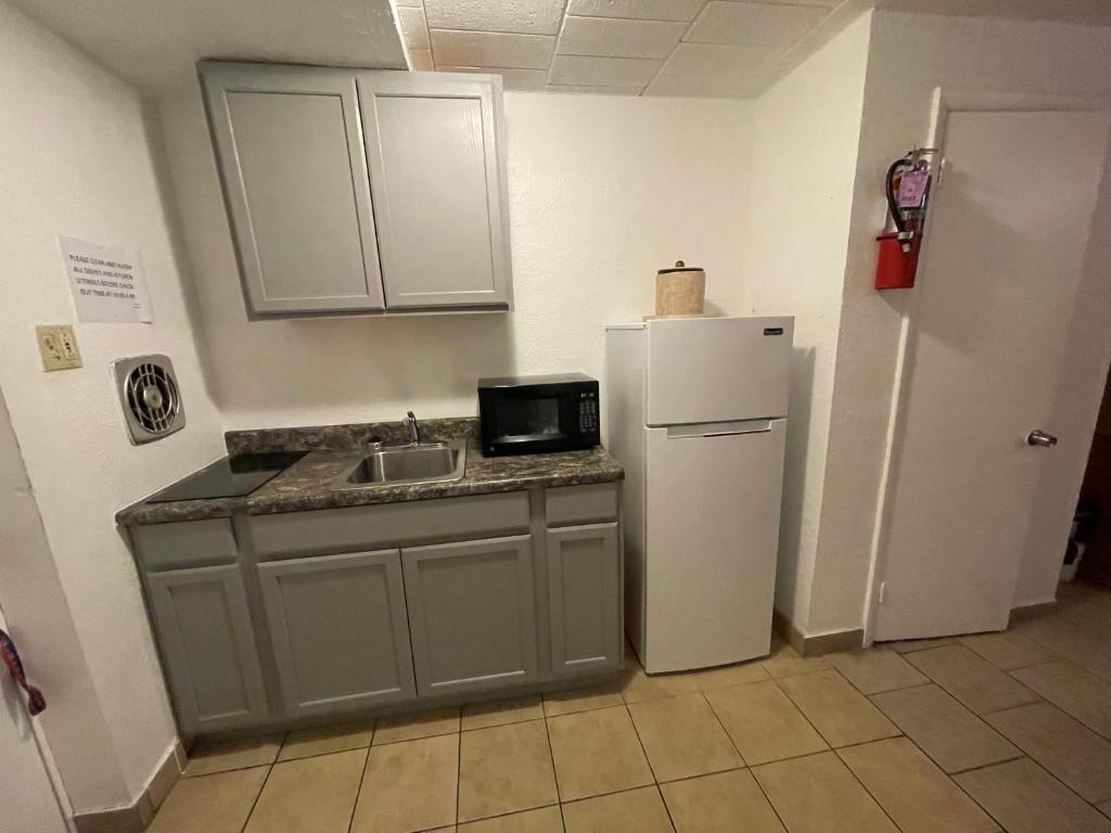 Kuchyň nebo kuchyňský kout v ubytování El Ray Motel