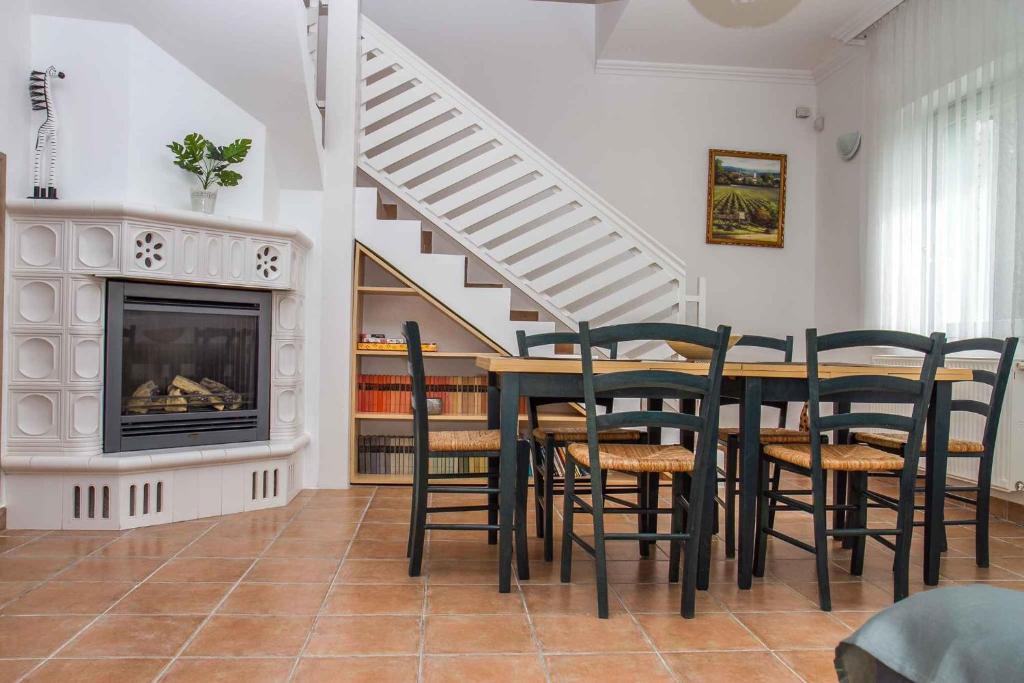 Holiday home in Balatonmariafürdo 38170 8647 Balatonmáriafürdő, Rákóczi Ferenc utca 10 kép - 1