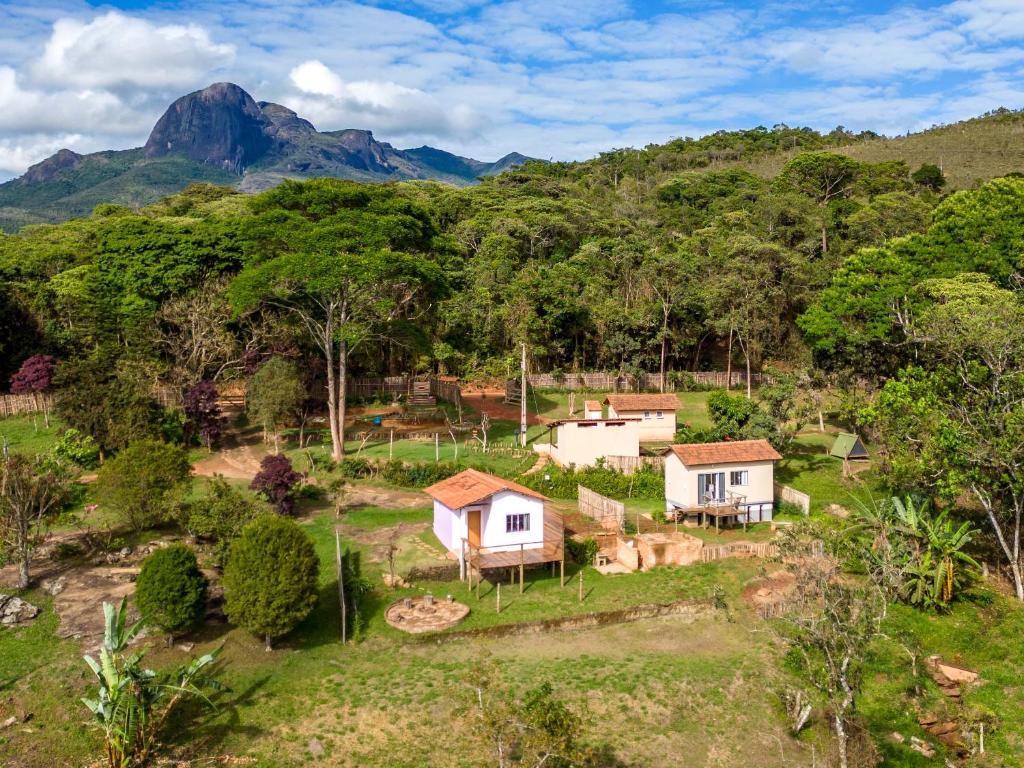 an aerial view of a house with a mountain in the background at Pousada & Glamping Terra de Aquários in Aiuruoca