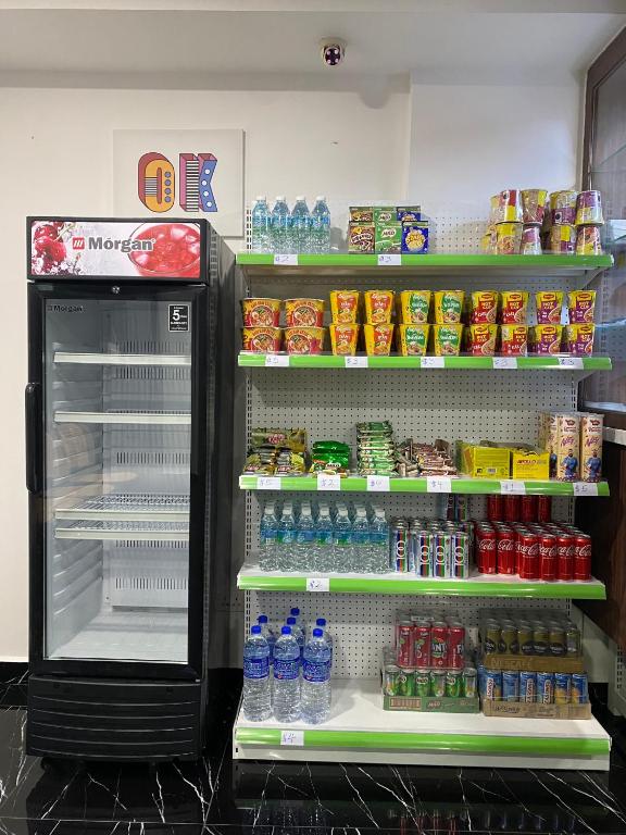 Supermarket nebo jiné obchody v  hotelu nebo okolí