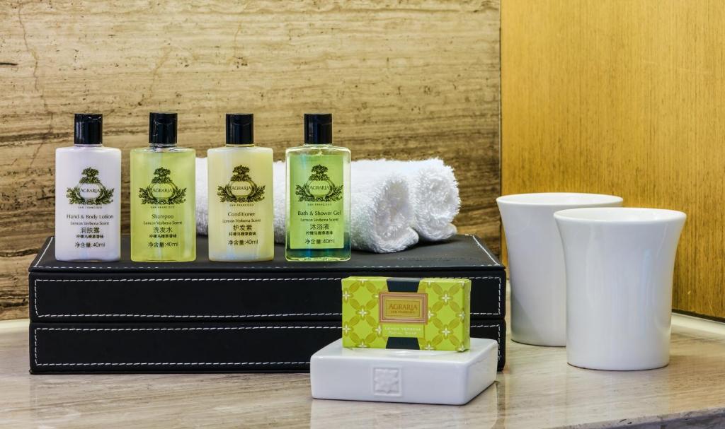 InterContinental Shanghai Jing' An by IHG - Camera King Premium - Accesso Alla Lounge