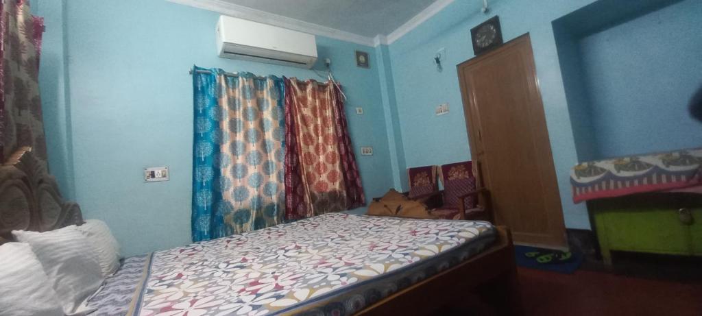 Postel nebo postele na pokoji v ubytování Kiran Guest House