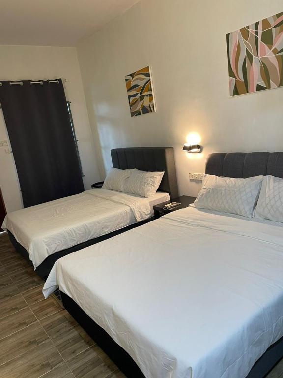 Postel nebo postele na pokoji v ubytování Kedawang Village Langkawi