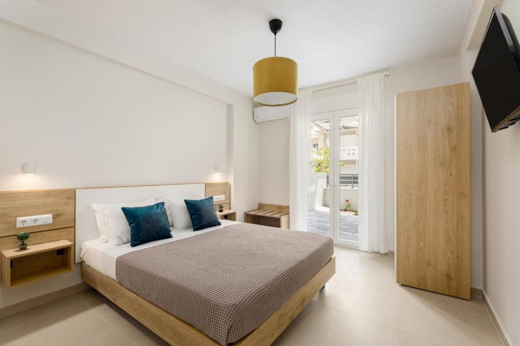 Postel nebo postele na pokoji v ubytování V Luxury Apartments with Pool