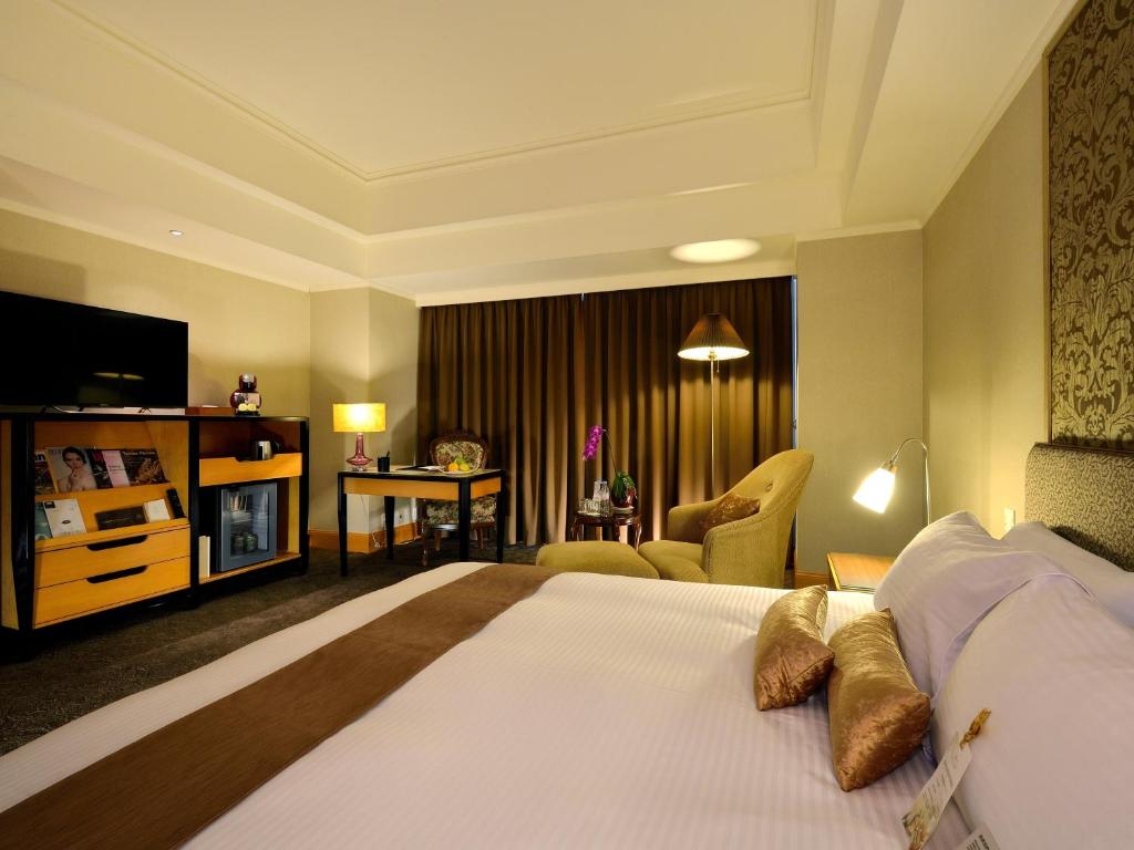 THE LEES Hotel - Premier Quadruple Room