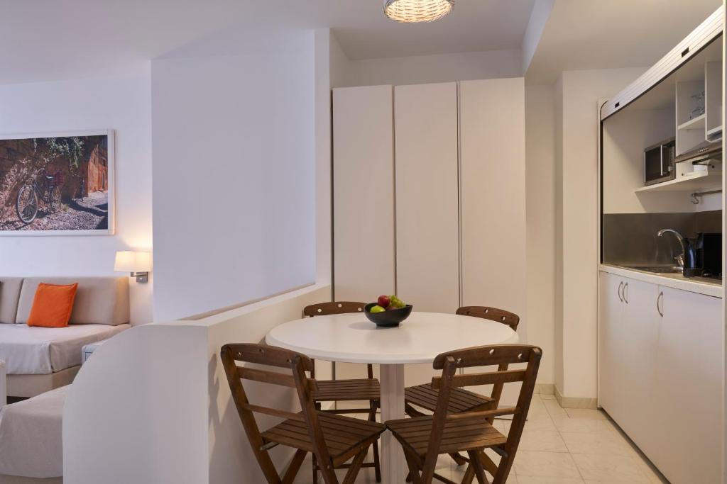 Epsilon Hotel Apartments - 6