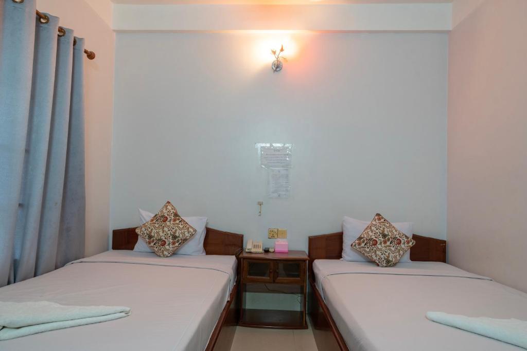 Postel nebo postele na pokoji v ubytování Siem Reap Riverside Hotel