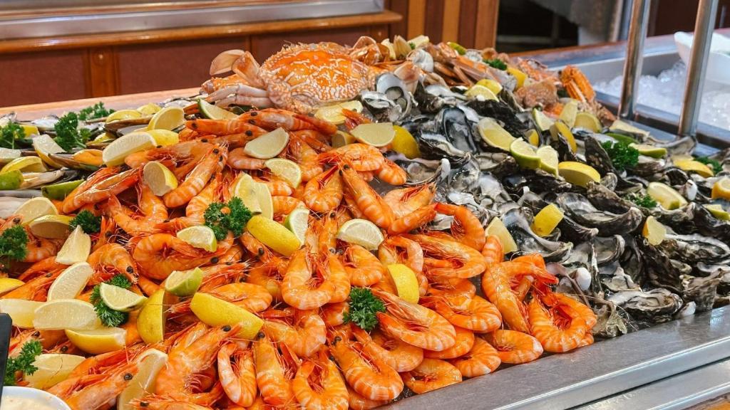 ホテルの敷地内または近くでの食事または食べ物