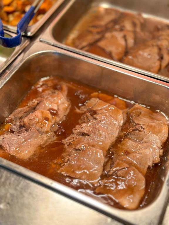 ホテルの敷地内または近くでの食事または食べ物