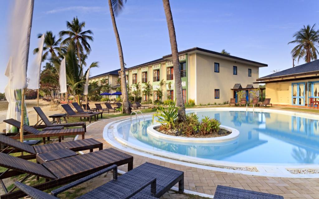Bazén v ubytování Microtel by Wyndham Puerto Princesa nebo v jeho okolí