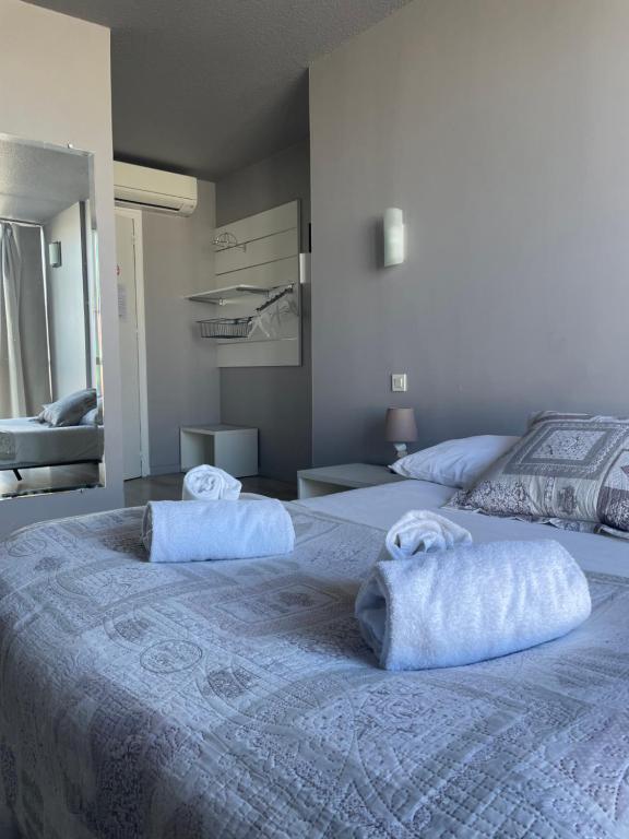Postel nebo postele na pokoji v ubytování Hotel La Clé