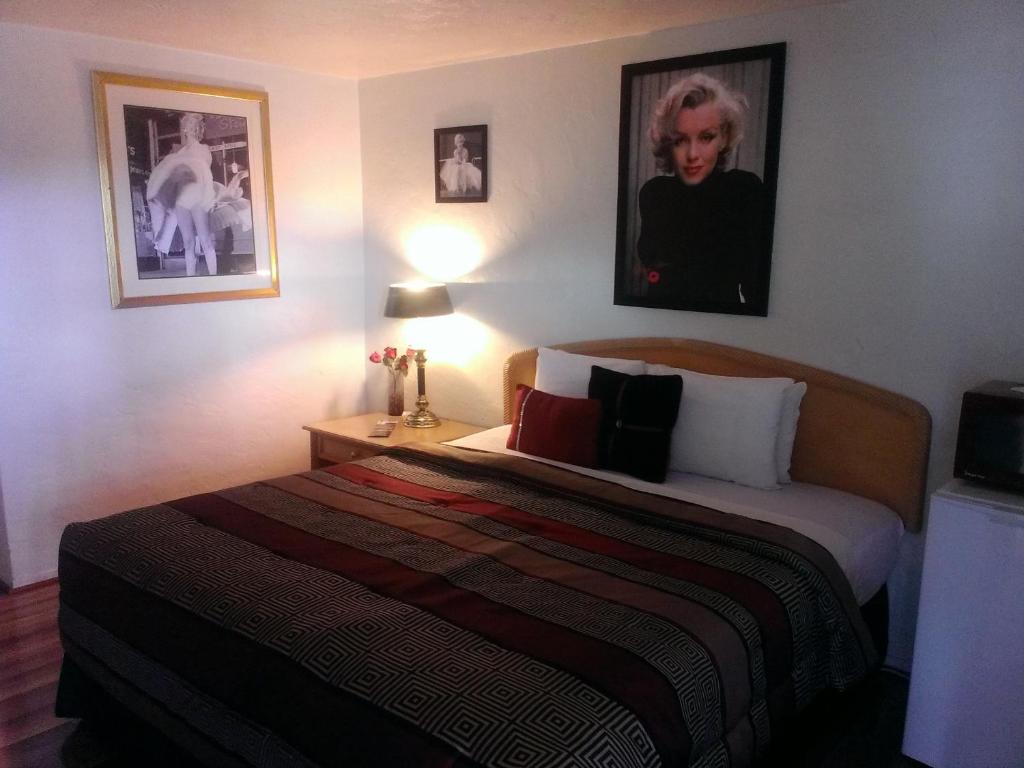 Postel nebo postele na pokoji v ubytování El Trovatore Motel
