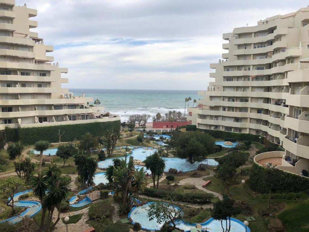 Bazén v ubytovaní Apartamento con terraza y piscina - Todoholiday alebo v jeho blízkosti