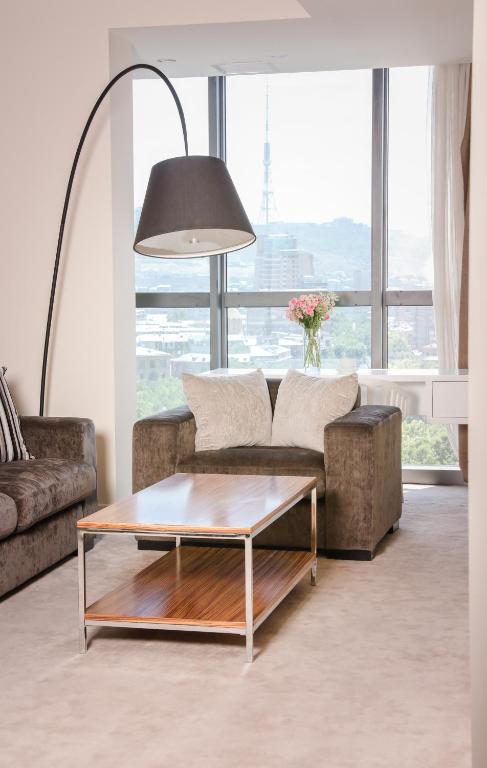 Posezení v ubytování Opera Suite Hotel