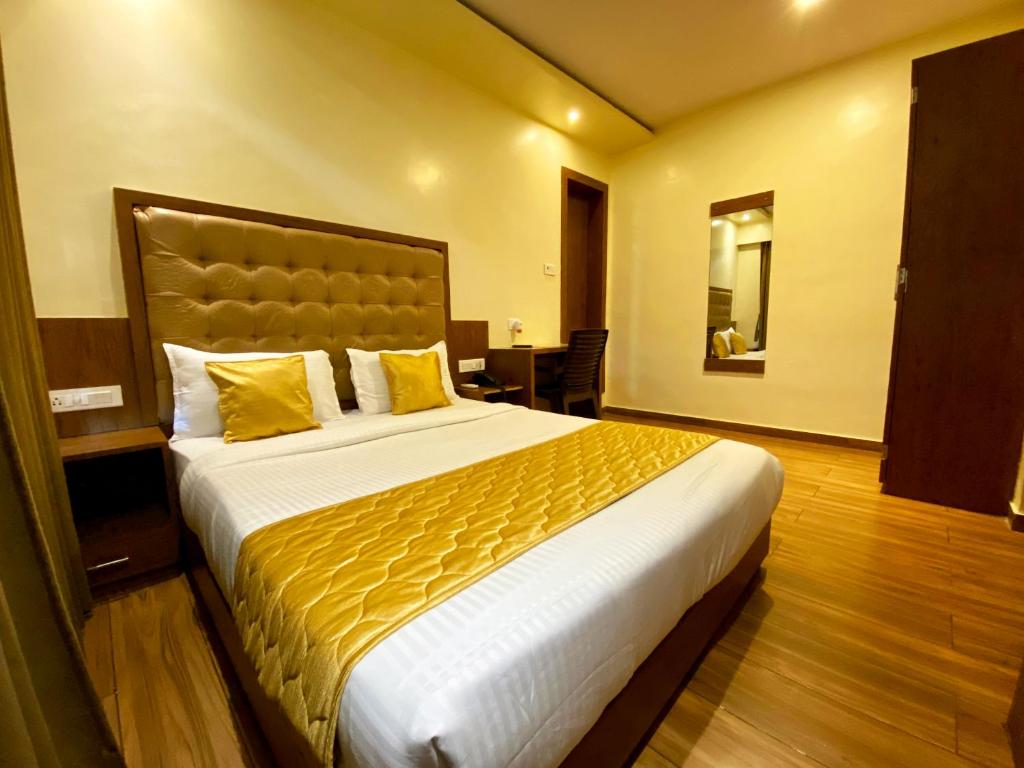 Ліжко або ліжка в номері Hotel Pearl's BKC Inn- Near Trade Centre, Visa Consulate