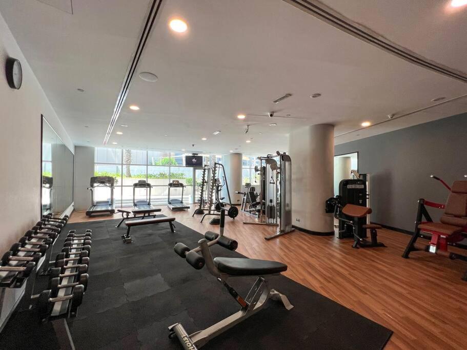 Fitness centrum a/nebo fitness zařízení v ubytování Magnificent - Luxurious 3 BR with Marina View