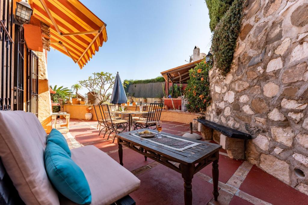 Posedenie v ubytovaní Cosy house jacuzzi wifi pool view
