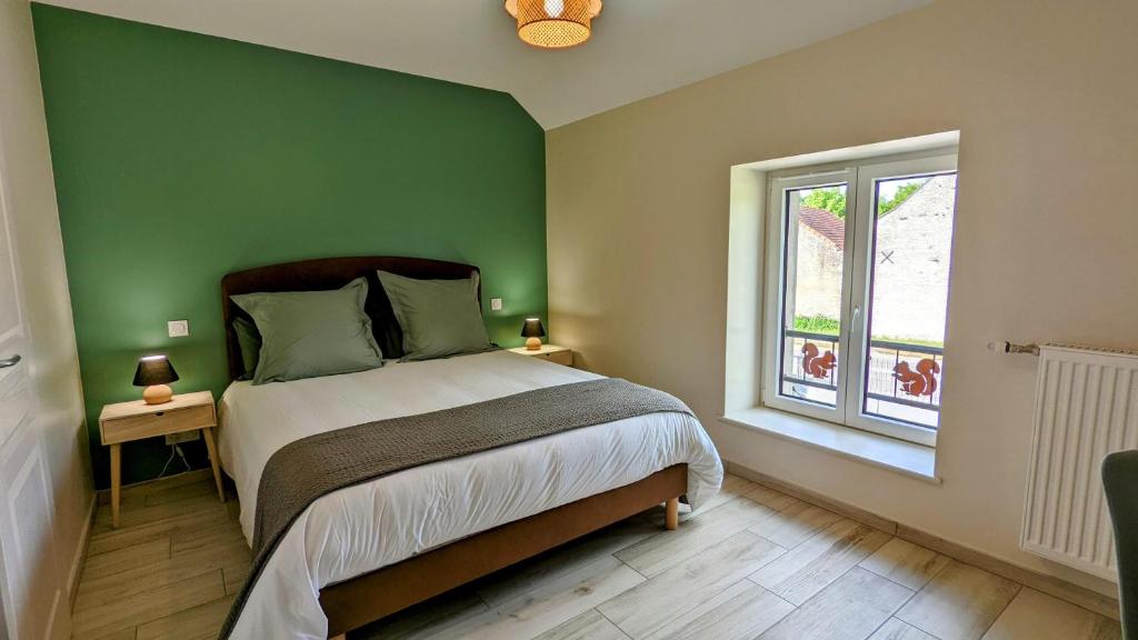 Postel nebo postele na pokoji v ubytování Le Clos des écureuils - chambres d'hôtes