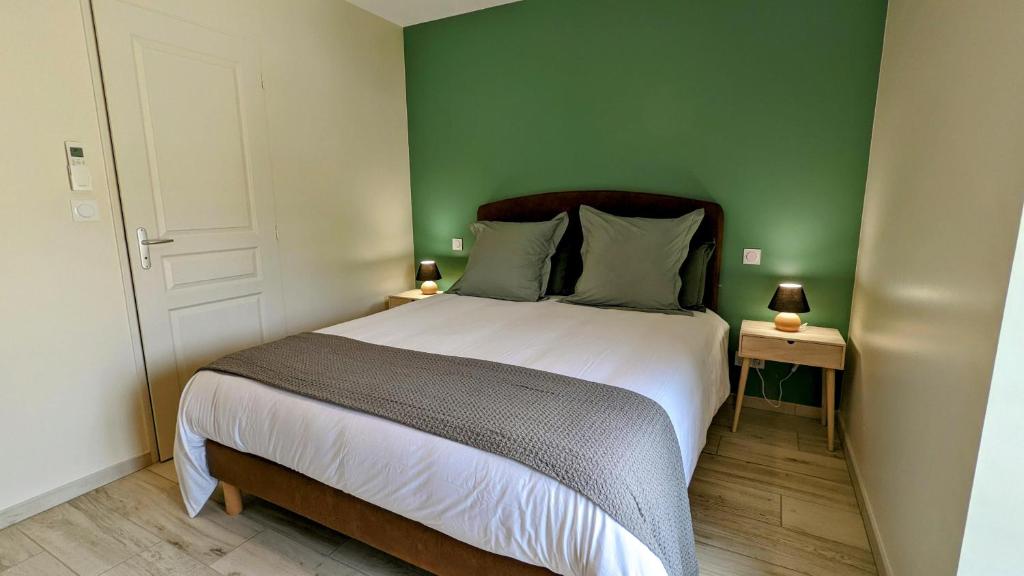 Postel nebo postele na pokoji v ubytování Le Clos des écureuils - chambres d'hôtes