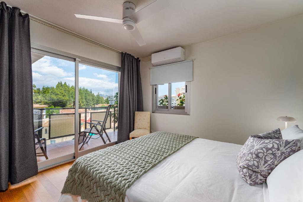 Posteľ alebo postele v izbe v ubytovaní Apartment with terrace - City center and near the beach