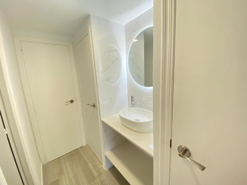 Koupelna v ubytování NUEVO !!! Apartamento Peñíscola Playa con piscinas y tenis