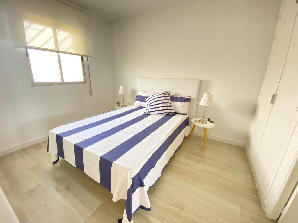 Postel nebo postele na pokoji v ubytování NUEVO !!! Apartamento Peñíscola Playa con piscinas y tenis
