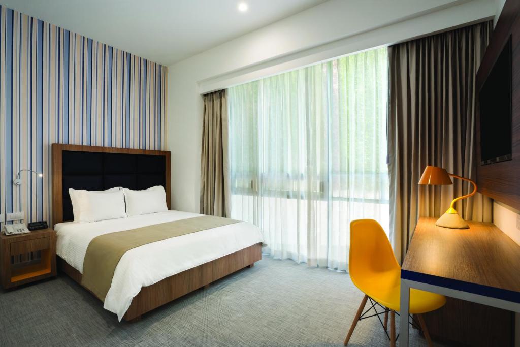 TRYP by Wyndham Mexico City World Trade Center Area - Queen Room - Non Smoking